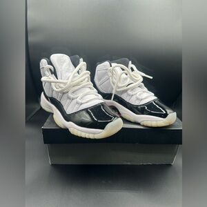 Jordan Black and White Sneakers Sleek Design